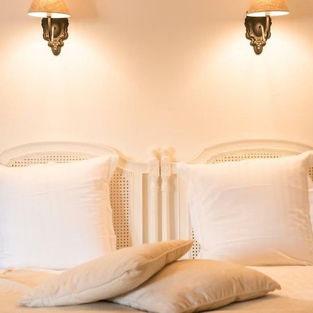 Les Suites Du 17 Aigues-Mortes Ruang foto