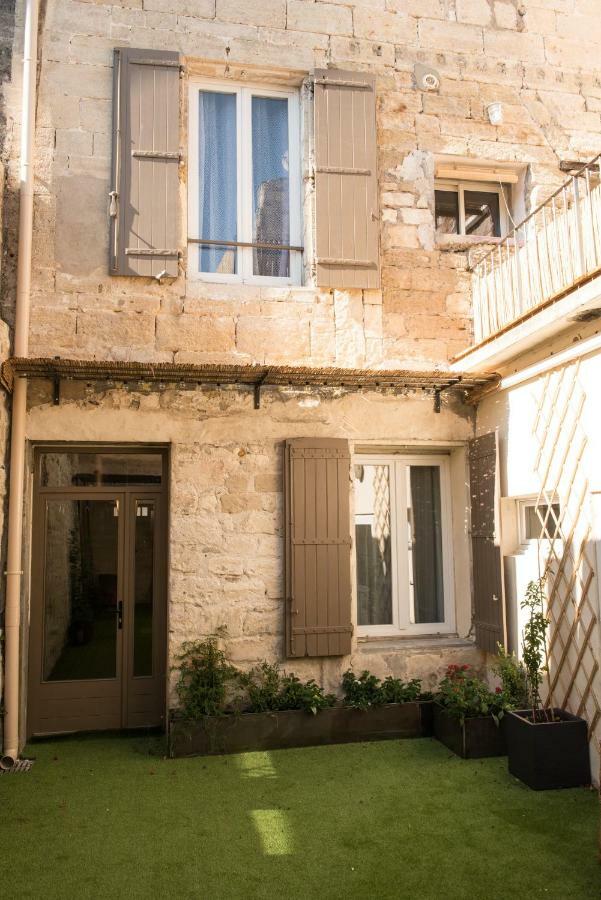 Les Suites Du 17 Aigues-Mortes Bagian luar foto