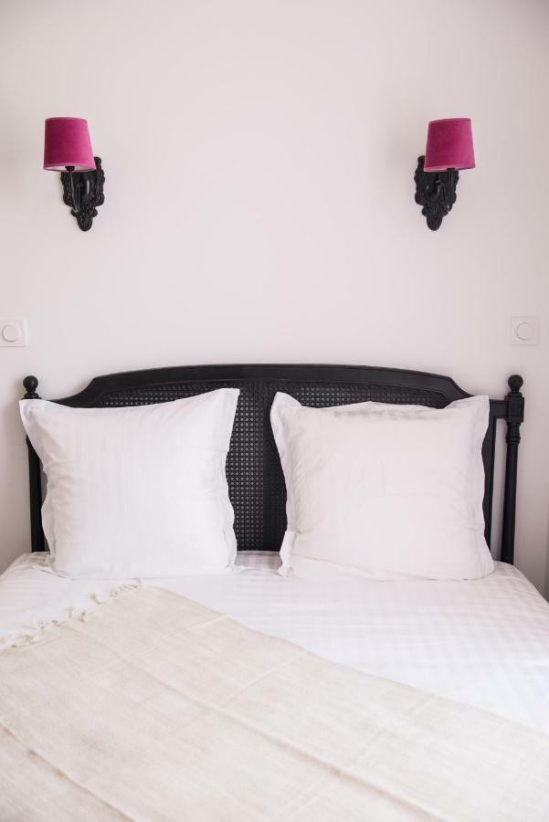 Les Suites Du 17 Aigues-Mortes Ruang foto